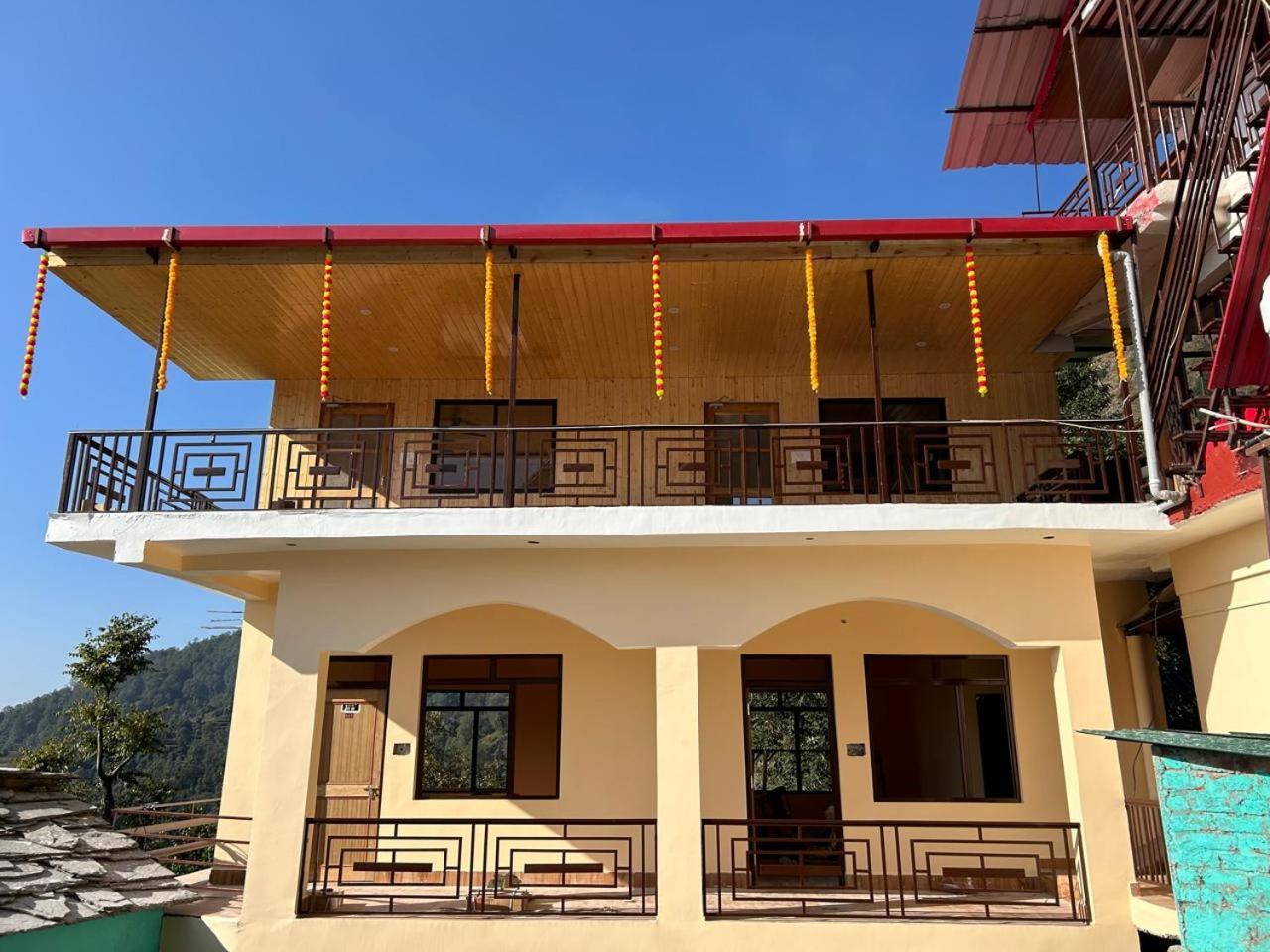 Hotel Mountain View Sari Exterior photo